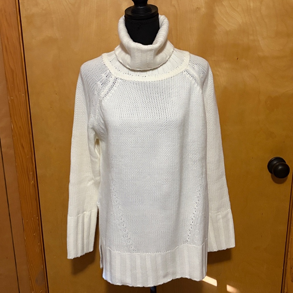 Women's White Sweater #210